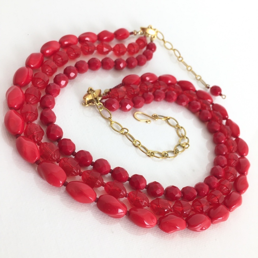 Vintage 3 Strand Red Glass Beaded Necklace Mid Century Estate Costume Jewelry - Picture 9 of 11